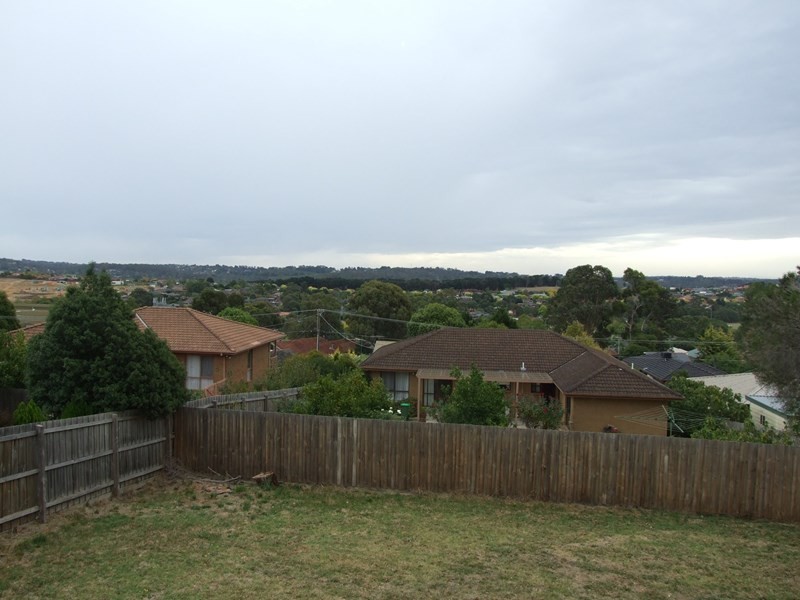 17 Edward Road, Chirnside Park VIC 3116