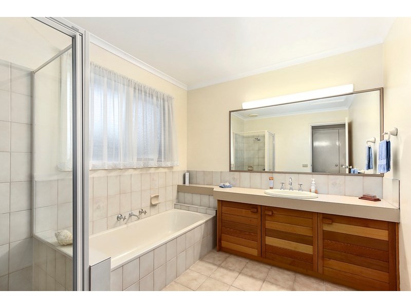 1 Mari Terrace, Croydon Hills VIC 3136