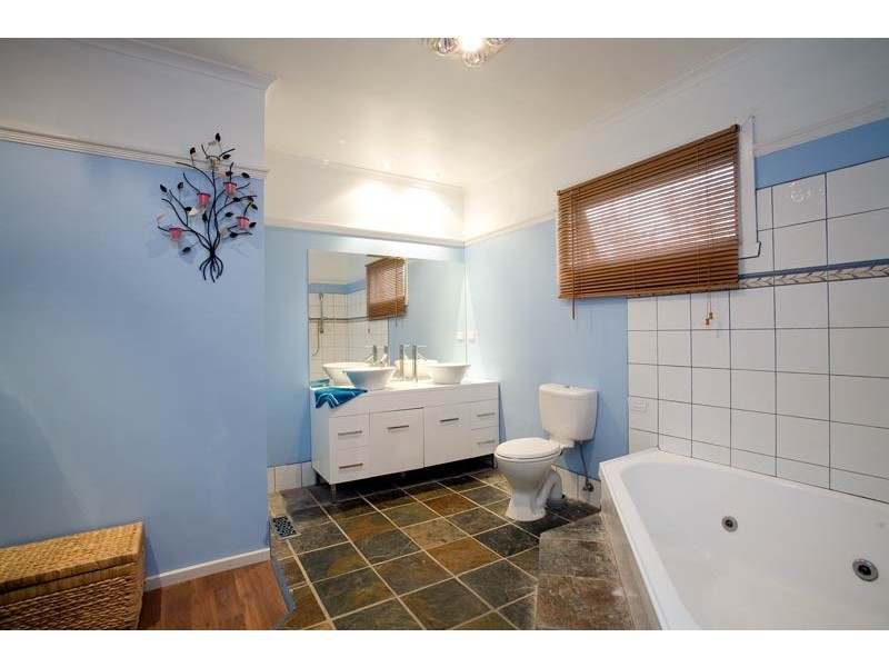 16 Club Point Drive, Chirnside Park VIC 3116