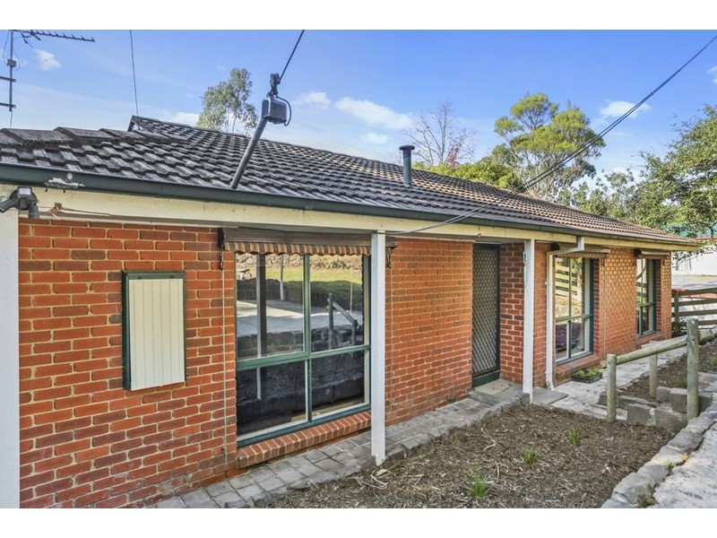6 Hillcrest Grove, Healesville VIC 3777