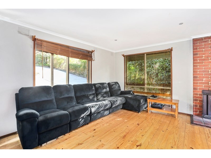 6 Hillcrest Grove, Healesville VIC 3777