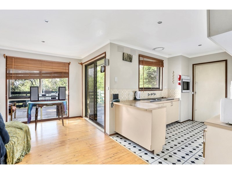 6 Hillcrest Grove, Healesville VIC 3777