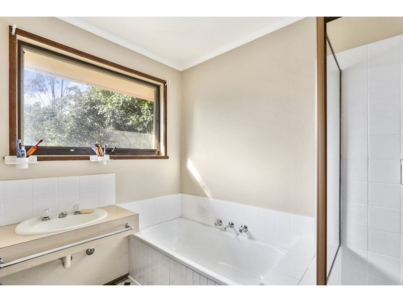 6 Hillcrest Grove, Healesville VIC 3777