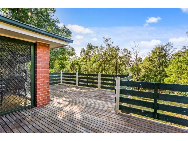 6 Hillcrest Grove, Healesville VIC 3777