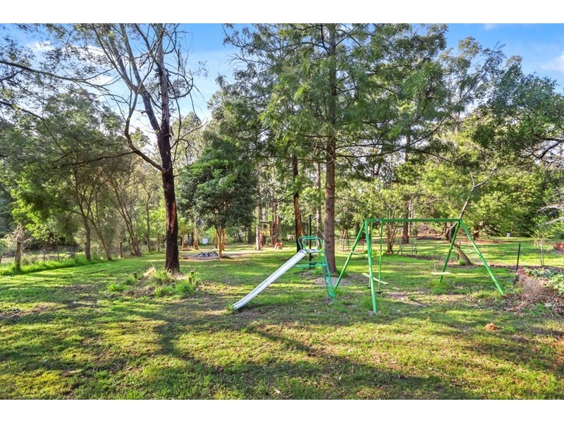 6 Hillcrest Grove, Healesville VIC 3777