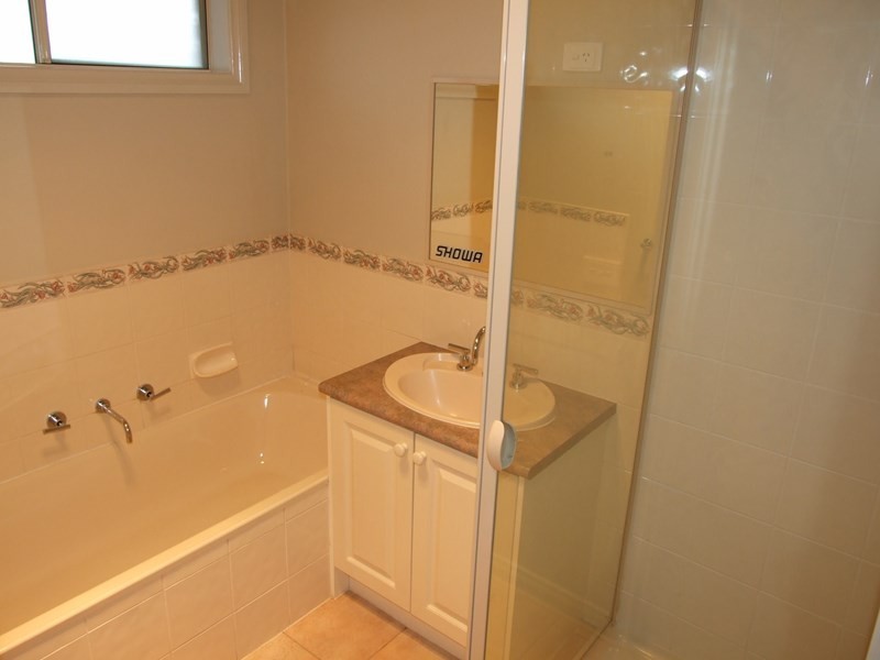 6 Ambleside Close, Mooroolbark VIC 3138