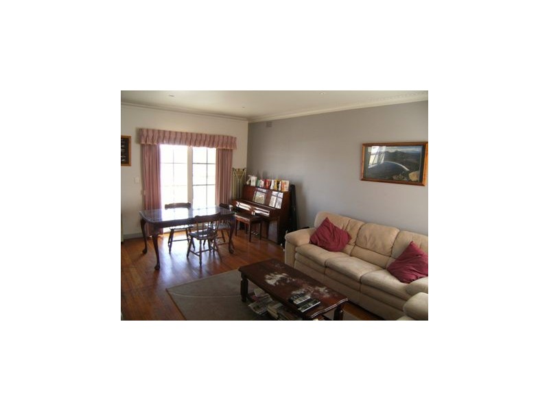 16 Enfield Drive, Bayswater VIC 3153