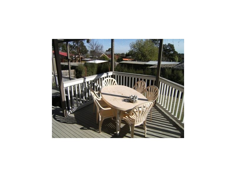 16 Enfield Drive, Bayswater VIC 3153