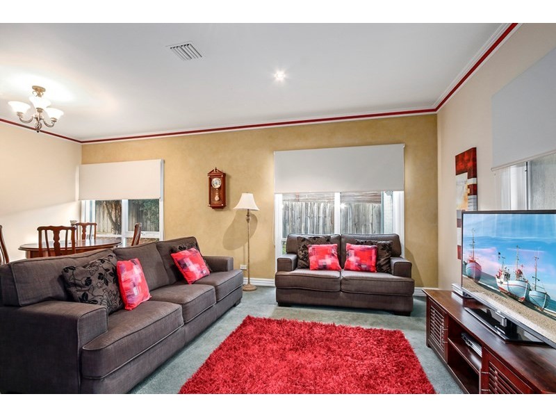 7 Ambleside Close, Mooroolbark VIC 3138