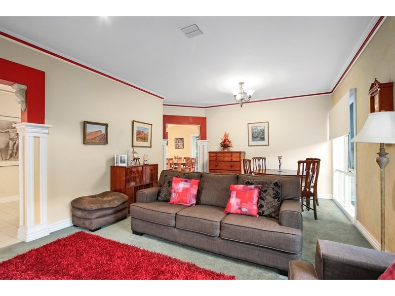 7 Ambleside Close, Mooroolbark VIC 3138