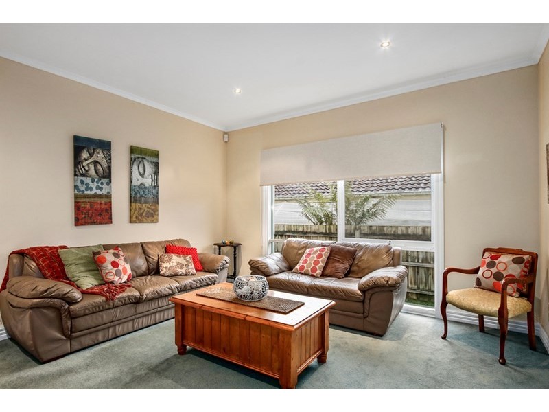 7 Ambleside Close, Mooroolbark VIC 3138