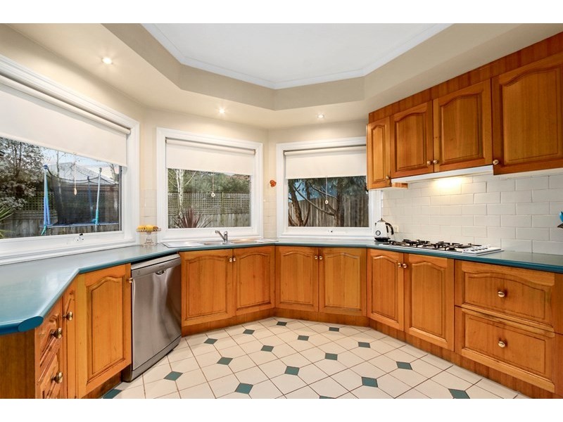 7 Ambleside Close, Mooroolbark VIC 3138