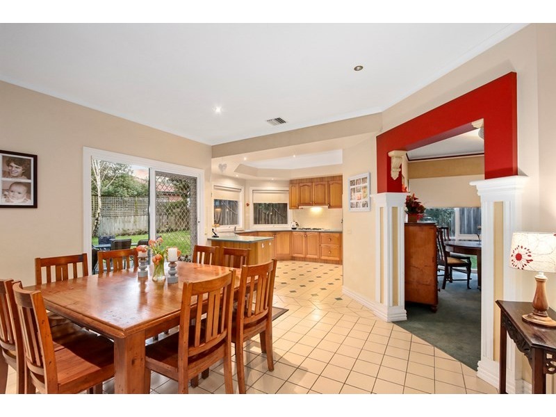 7 Ambleside Close, Mooroolbark VIC 3138