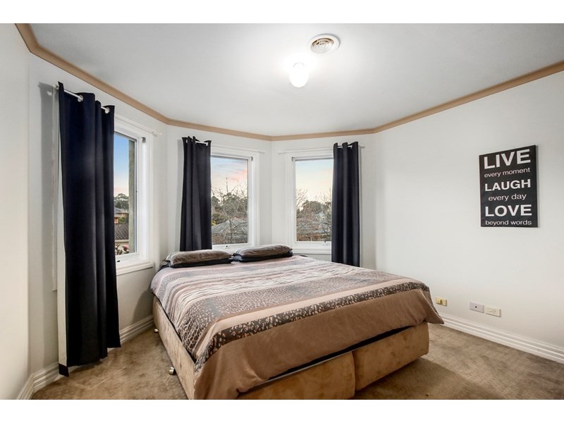 7 Ambleside Close, Mooroolbark VIC 3138