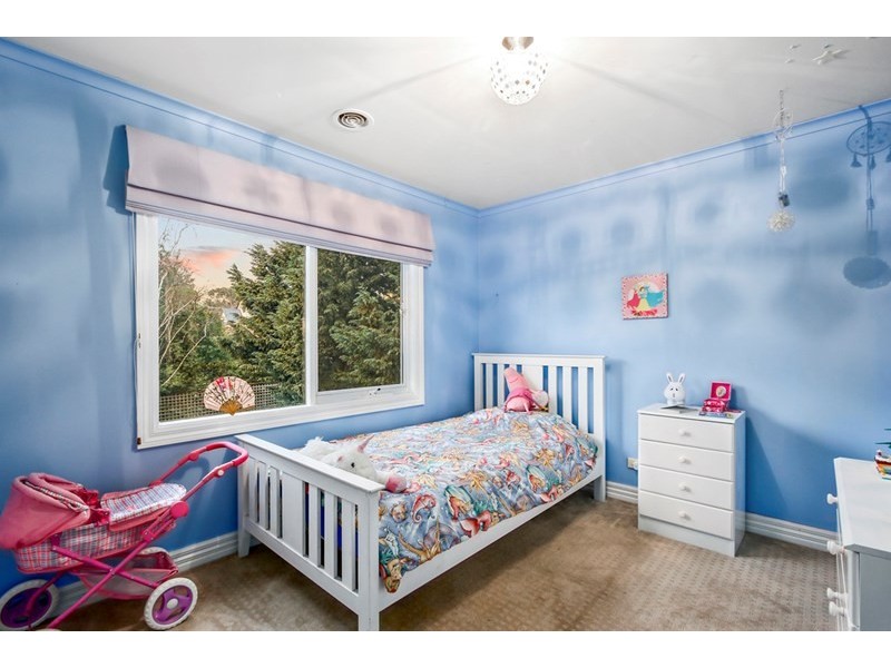 7 Ambleside Close, Mooroolbark VIC 3138