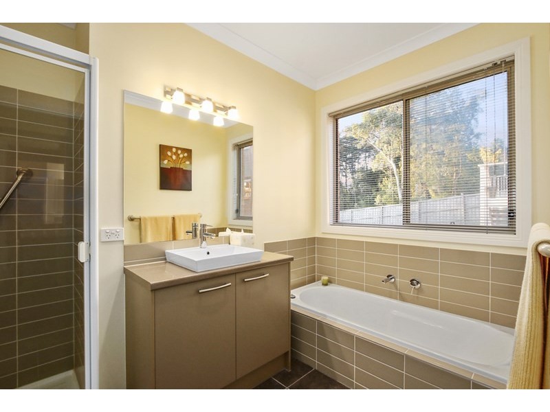 4 Grand  View Grove, Lilydale VIC 3140