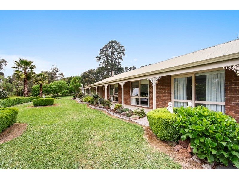 10 Read Road, Seville VIC 3139