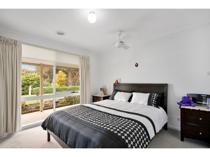 10 Read Road, Seville VIC 3139