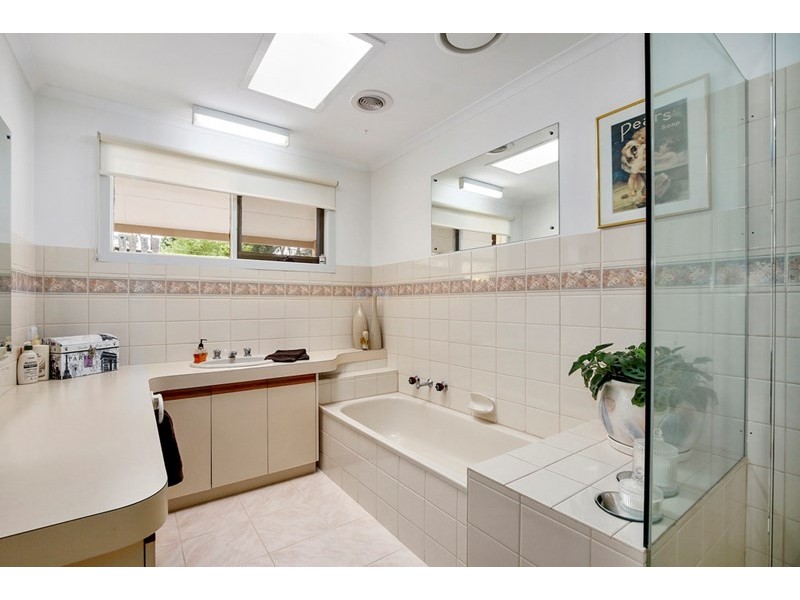 10 Read Road, Seville VIC 3139