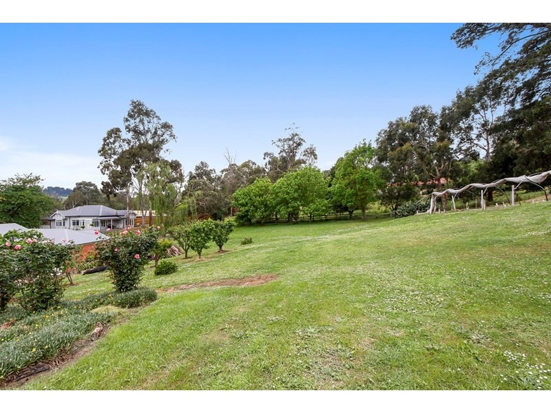 10 Read Road, Seville VIC 3139