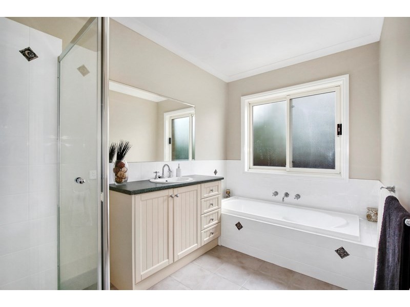 9A Geoffrey Drive, Kilsyth VIC 3137