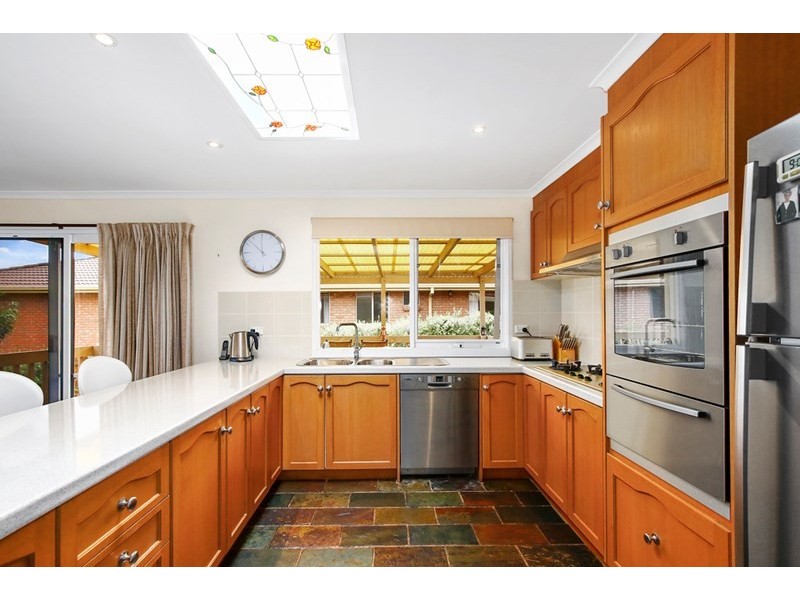 14 Greenbank Drive, Mooroolbark VIC 3138