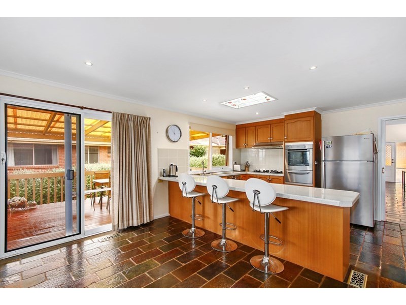 14 Greenbank Drive, Mooroolbark VIC 3138