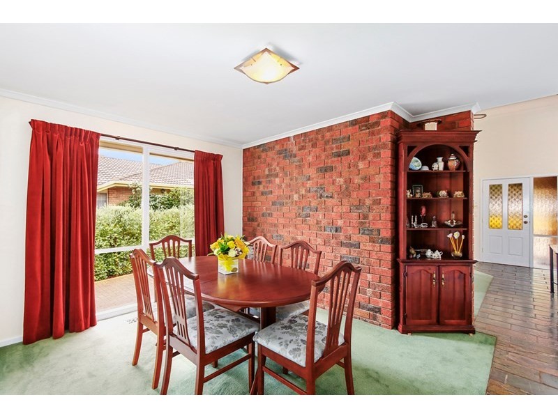 14 Greenbank Drive, Mooroolbark VIC 3138