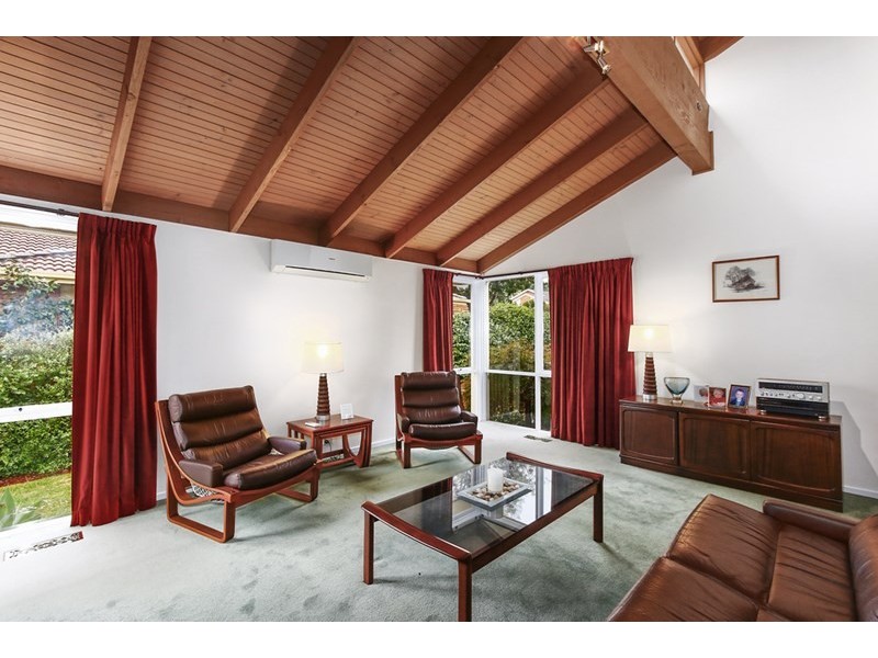 14 Greenbank Drive, Mooroolbark VIC 3138