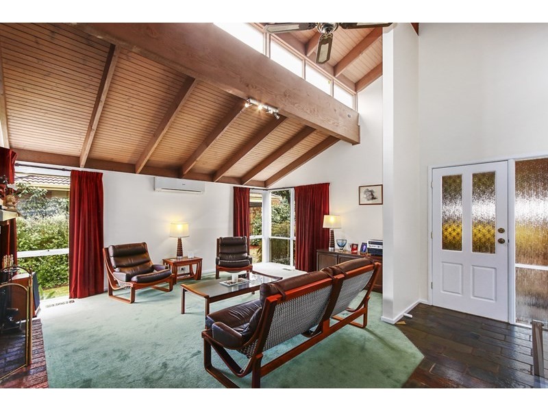 14 Greenbank Drive, Mooroolbark VIC 3138