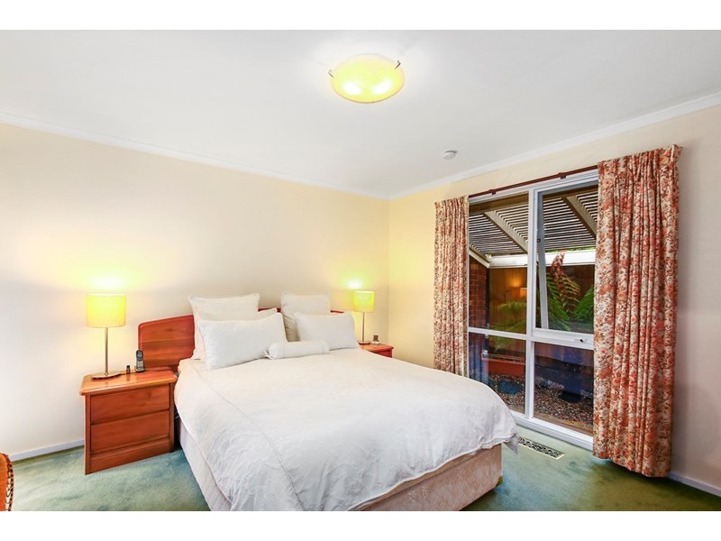 14 Greenbank Drive, Mooroolbark VIC 3138