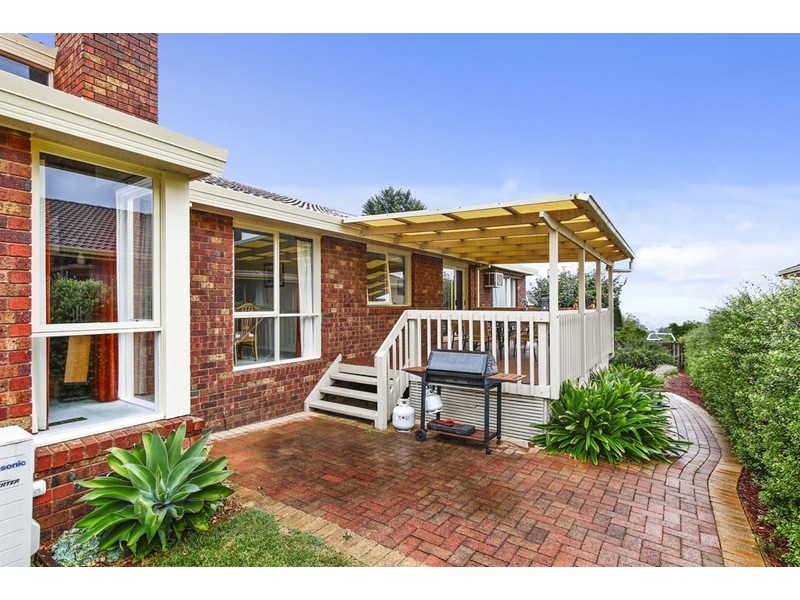 14 Greenbank Drive, Mooroolbark VIC 3138