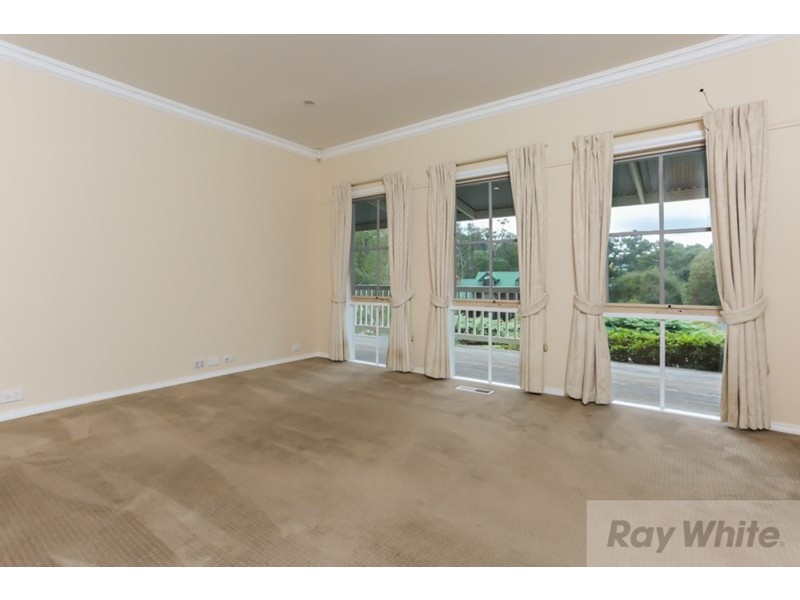 21 Stringybark Boulevard North, Mount Evelyn VIC 3796