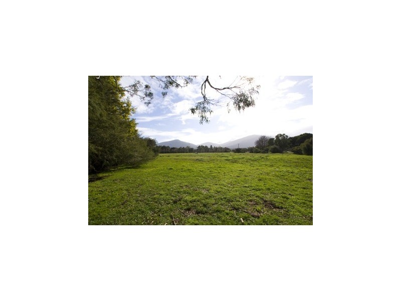 2100 Don Road, Launching Place VIC 3139