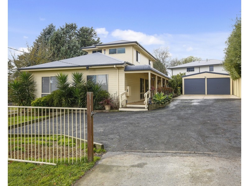 12 Sebire Avenue, Wandin North VIC 3139