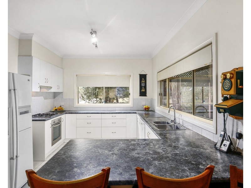12 Sebire Avenue, Wandin North VIC 3139