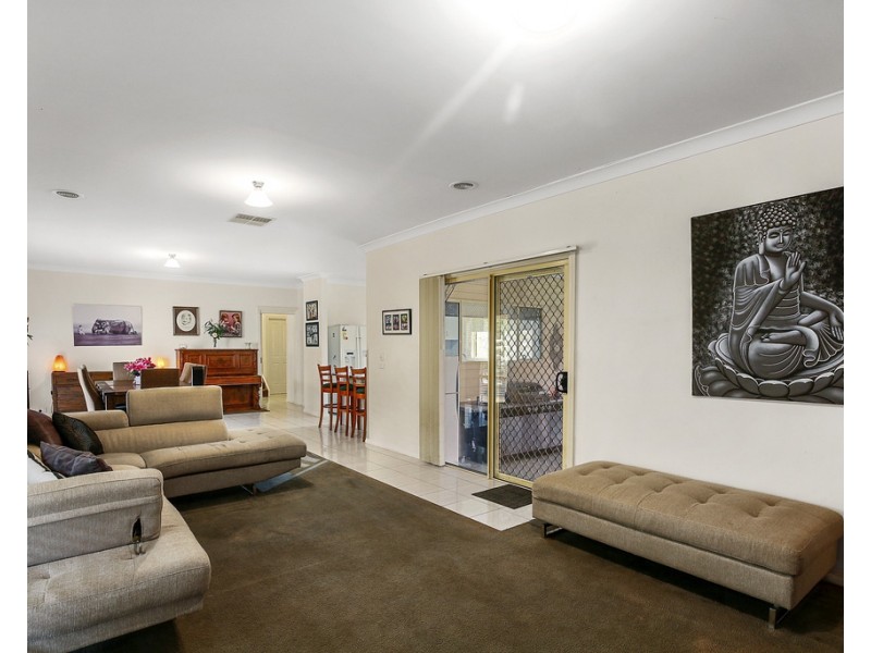 12 Sebire Avenue, Wandin North VIC 3139