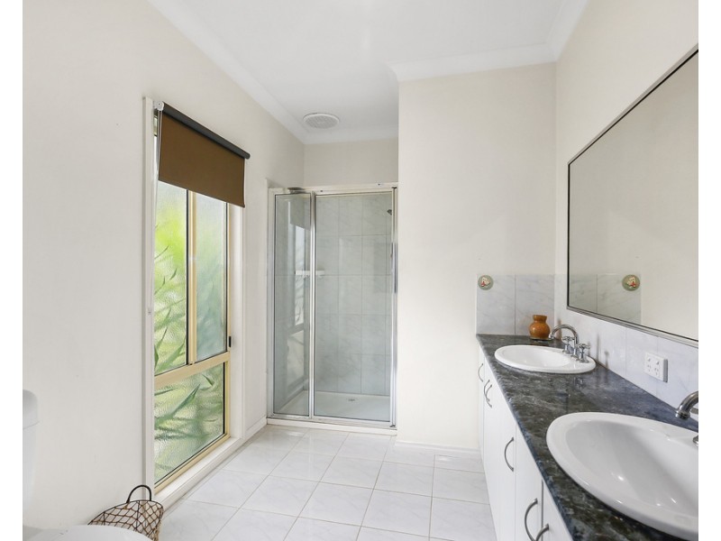 12 Sebire Avenue, Wandin North VIC 3139