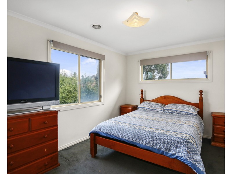 12 Sebire Avenue, Wandin North VIC 3139
