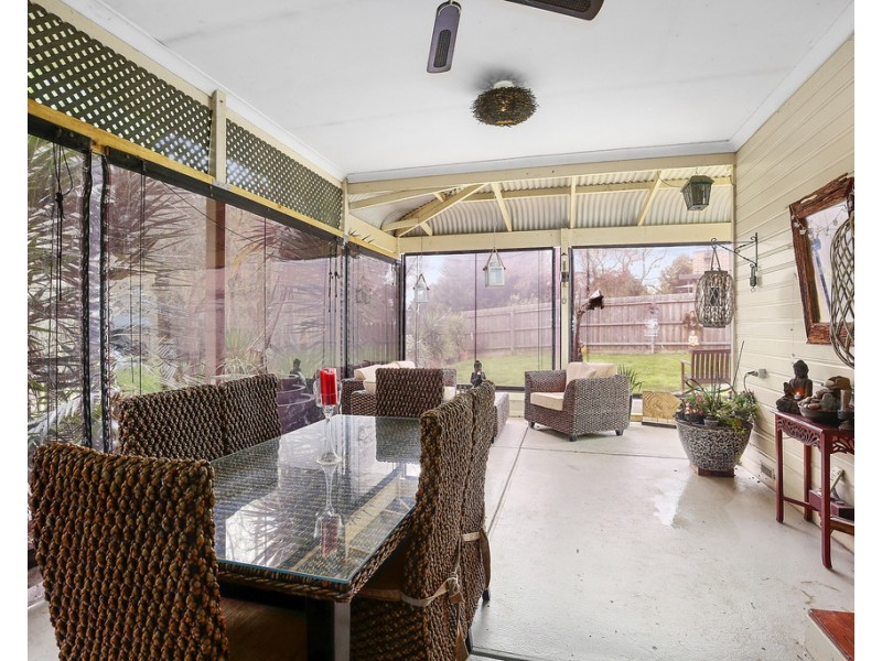 12 Sebire Avenue, Wandin North VIC 3139