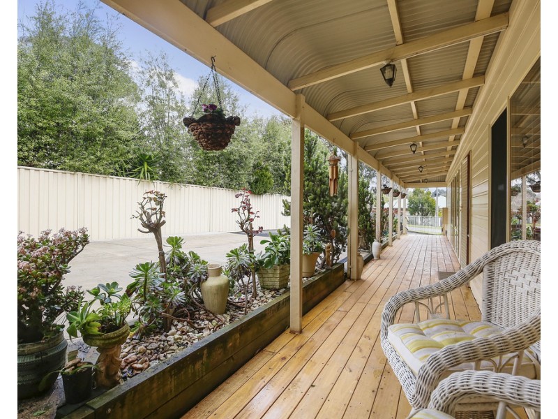 12 Sebire Avenue, Wandin North VIC 3139