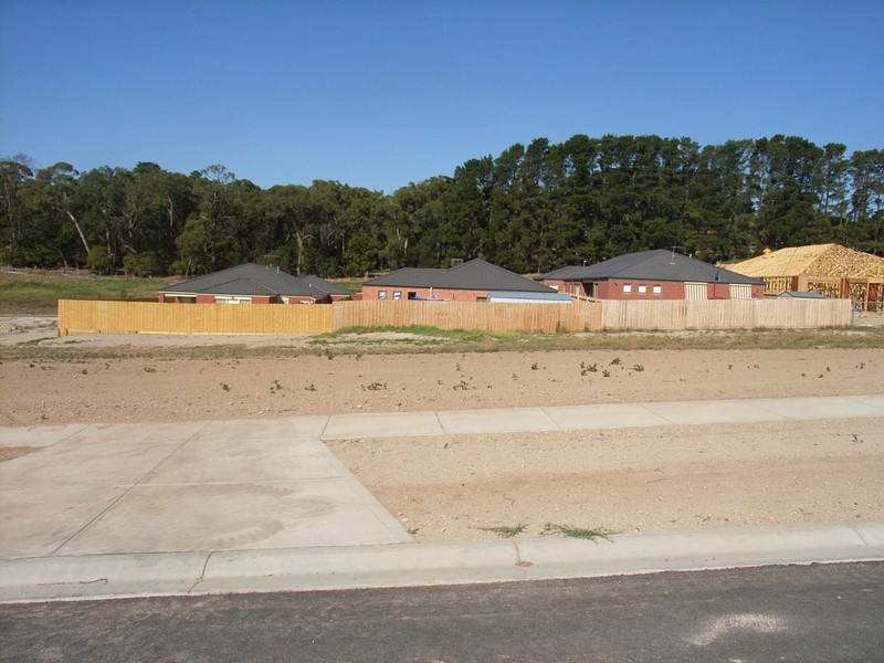 133 Empire Drive, Mooroolbark VIC 3138