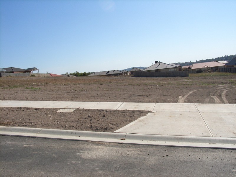 195 Kingston Way, Mooroolbark VIC 3138