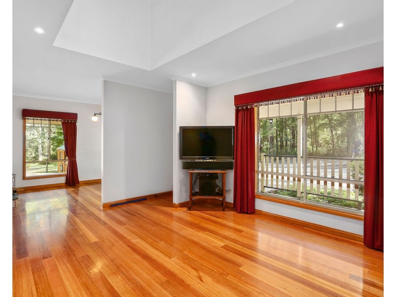 300 Glenview Road, Launching Place VIC 3139