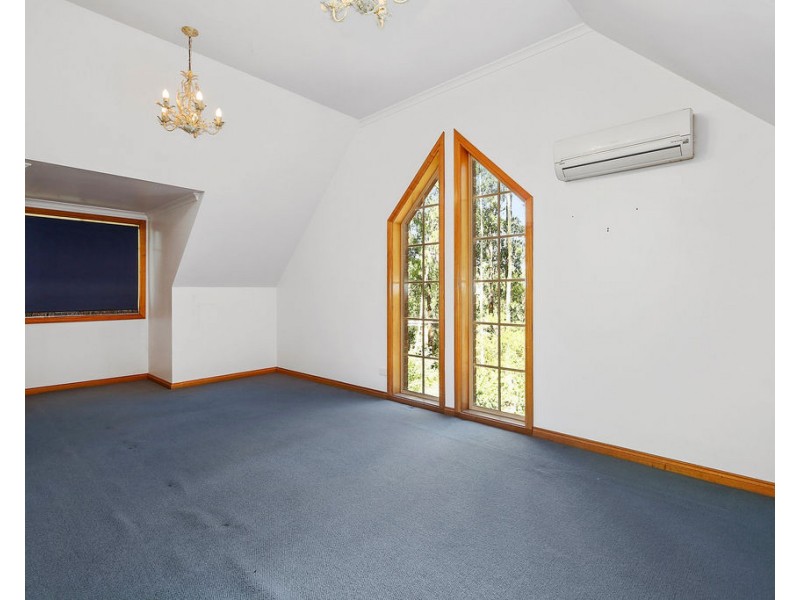 300 Glenview Road, Launching Place VIC 3139