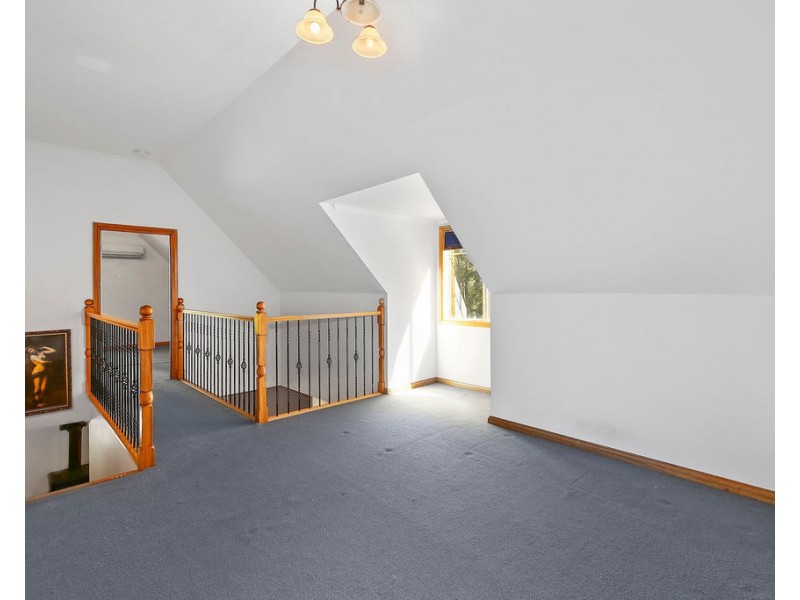 300 Glenview Road, Launching Place VIC 3139