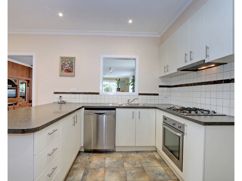 43 Winyard Drive, Mooroolbark VIC 3138