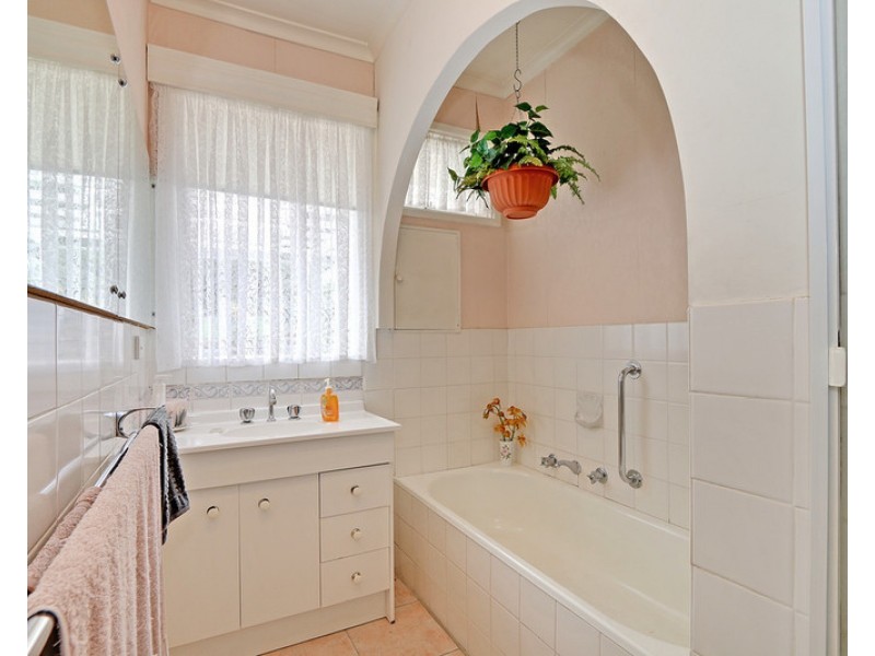 43 Winyard Drive, Mooroolbark VIC 3138