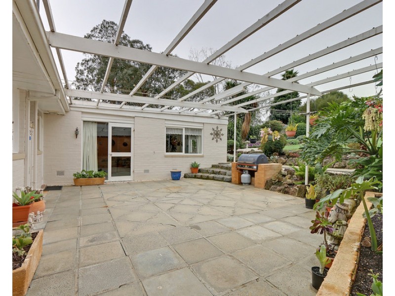 43 Winyard Drive, Mooroolbark VIC 3138