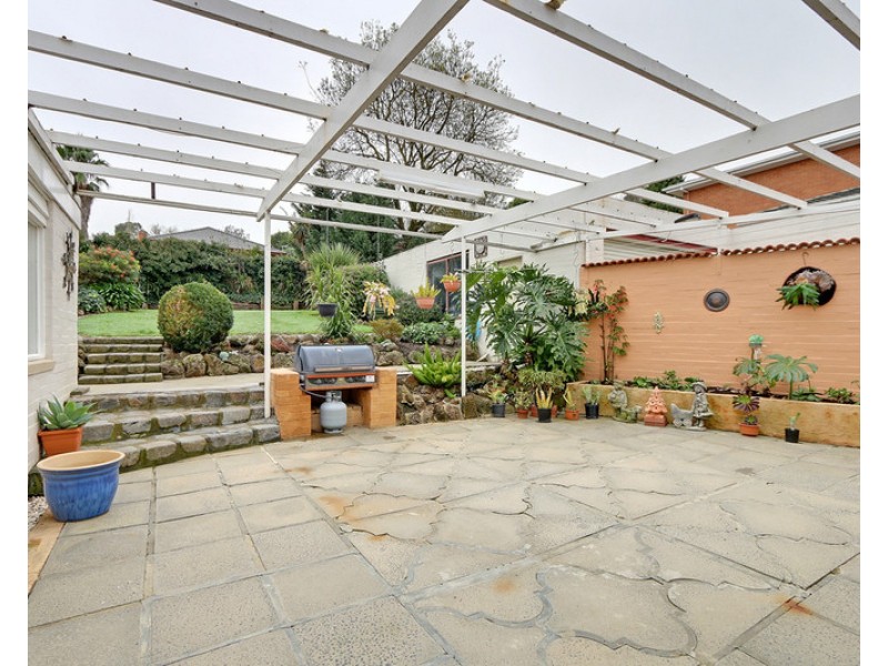 43 Winyard Drive, Mooroolbark VIC 3138
